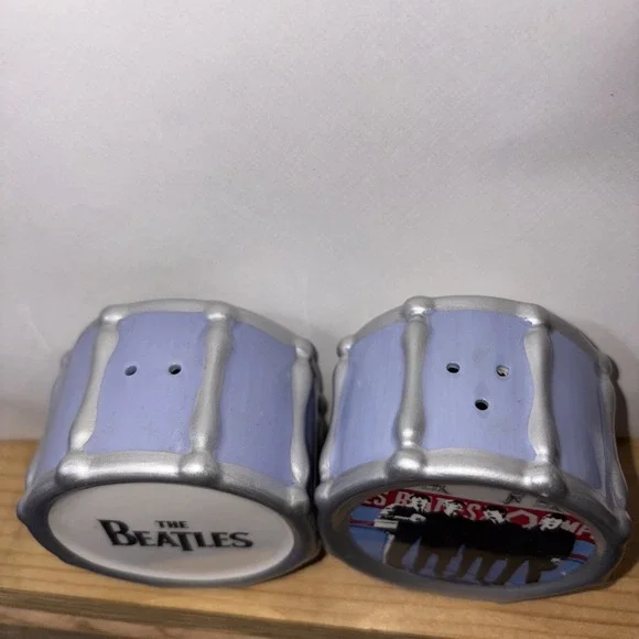 The Beatles Drum Shaped Ceramic Salt and Pepper Shakers Set 2006 - Picture 4 of 5